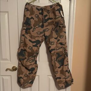 BRAND NEW WITH TAGS PILCRO Camouflage Cargo Pants